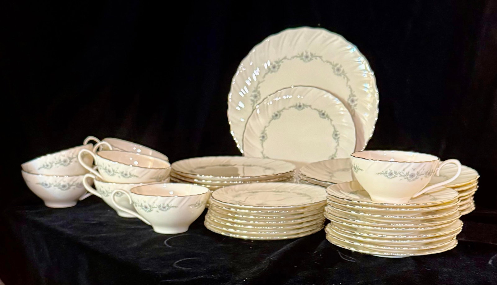 1980s Lenox Musette Service for Eight Dinnerware - 40 pcs - 4