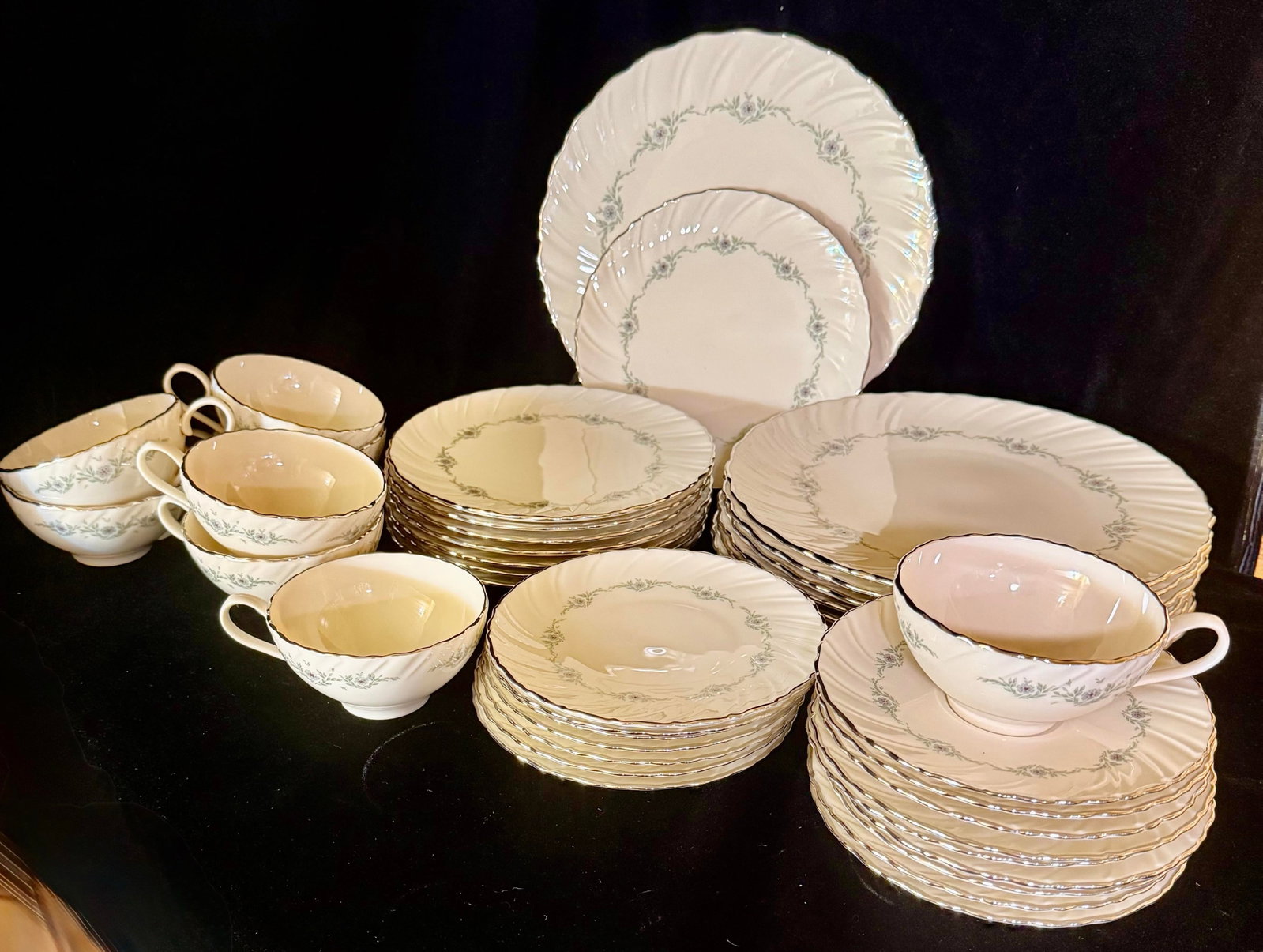 1980s Lenox Musette Service for Eight Dinnerware - 40 pcs - 6