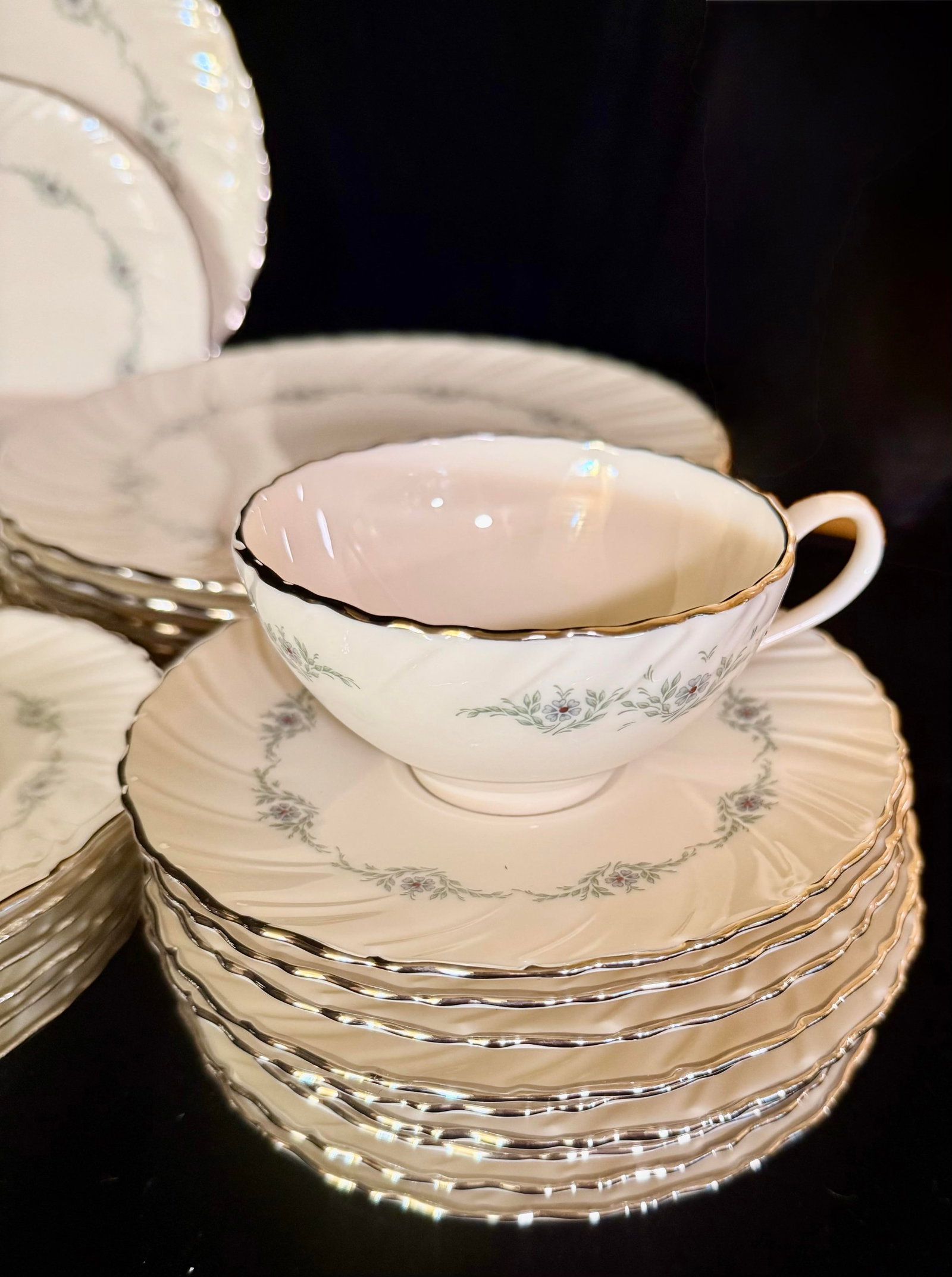1980s Lenox Musette Service for Eight Dinnerware - 40 pcs - 8