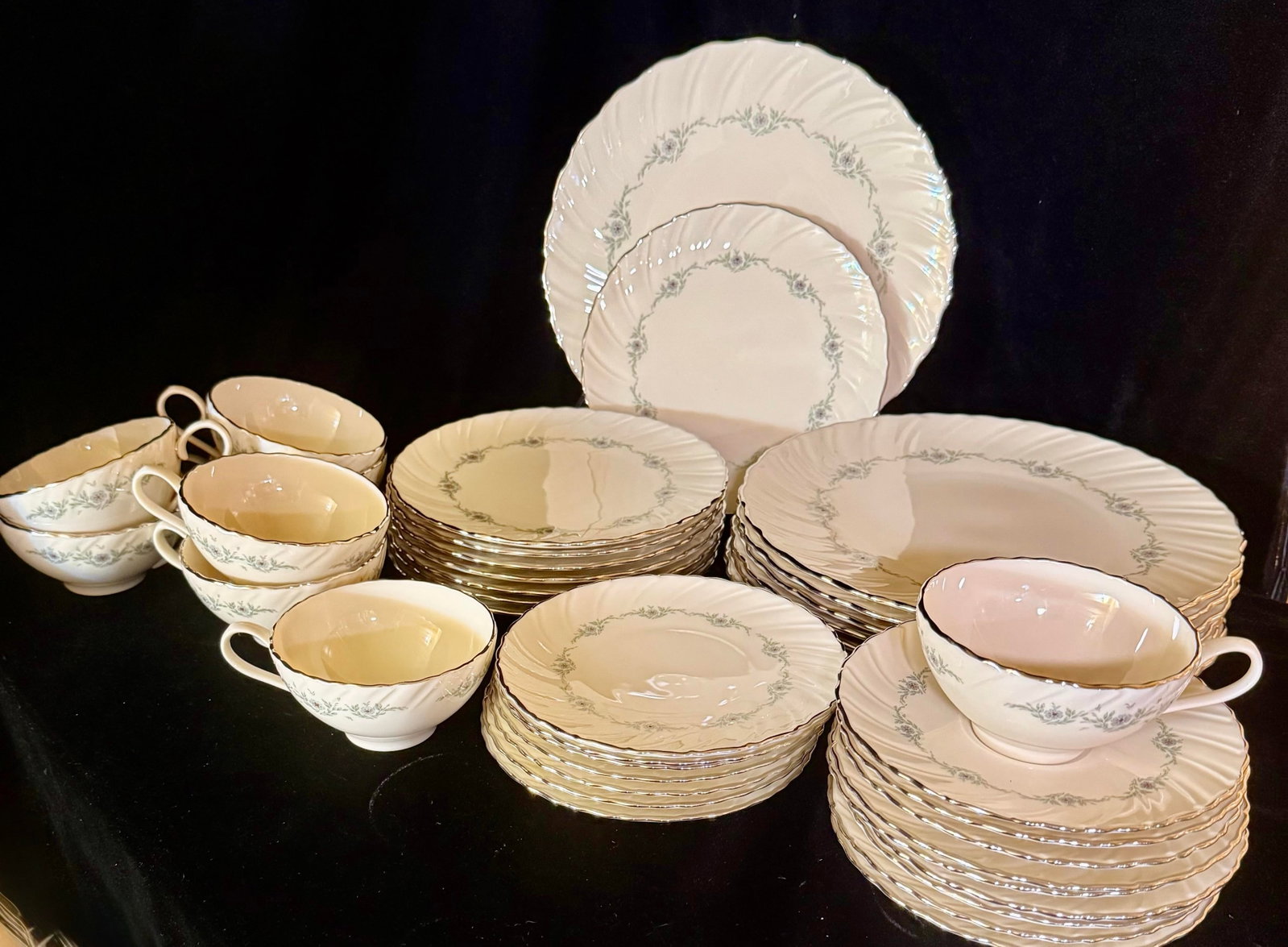 1980s Lenox Musette Service for Eight Dinnerware - 40 pcs - 9