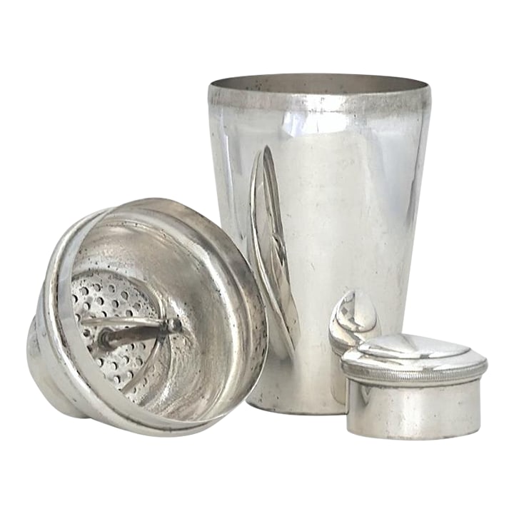 Early 20th Century English William Suckling Cocktail Shaker W/Ice Breaker: A substantial early 20th century English silverplate cocktail shaker by William Suckling of Birmingham, complete with its original integral ice breaker, internal strainer, and jigger cap. Marked A1 fo