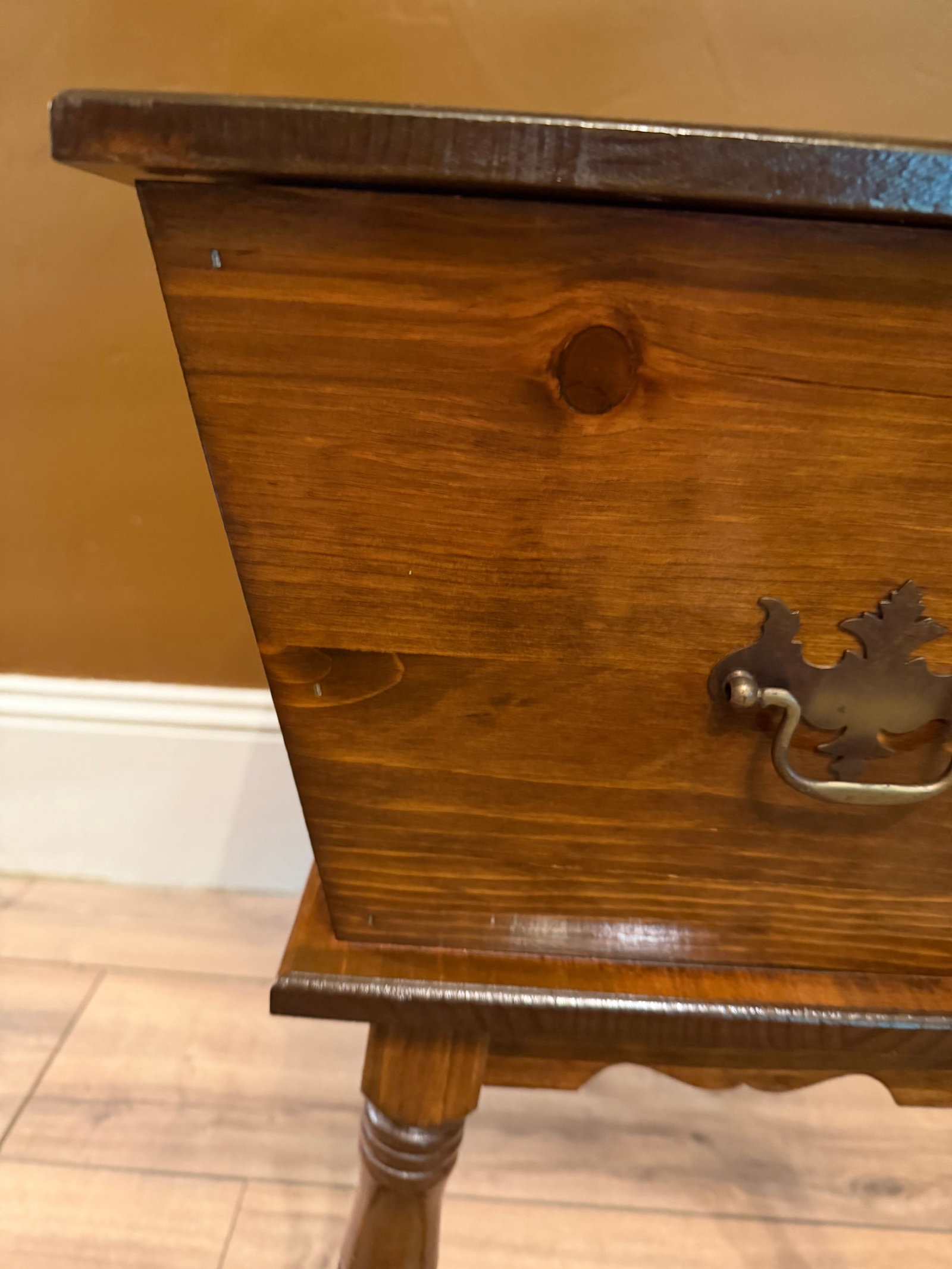 1977 Ethan Allen "Old Tavern" Solid Pine Dough Box End Table With Storage - 4