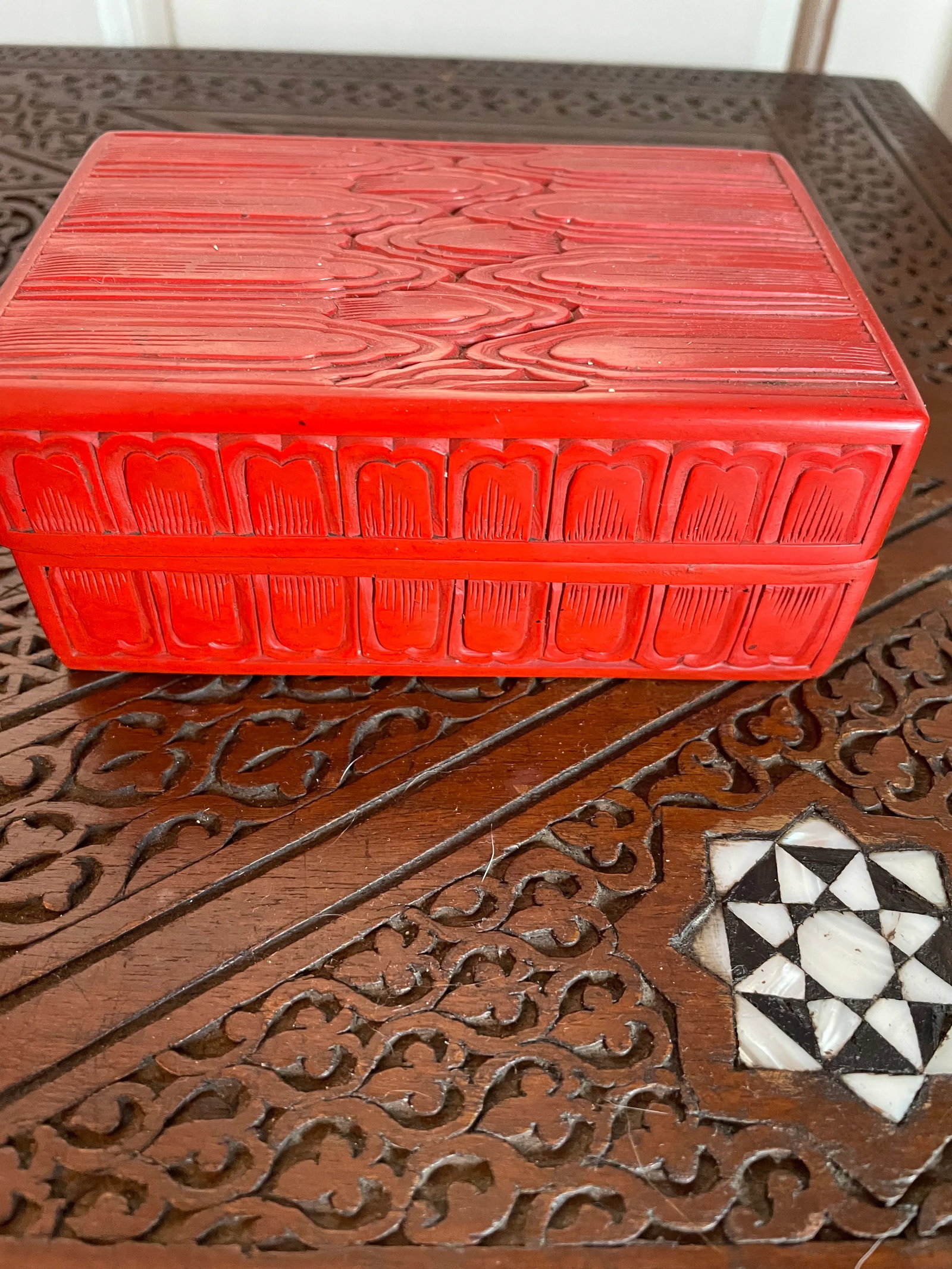 Mid 19th Century Chinese Rectangular Cloud Pattern Red Cinnabar Box With Black Interior - 5