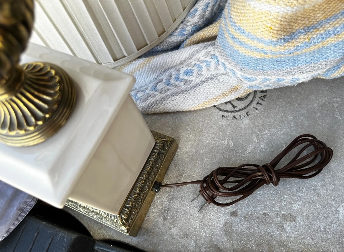 Vintage Westwood Industries White Porcelain/Brass Table Lamp - 10