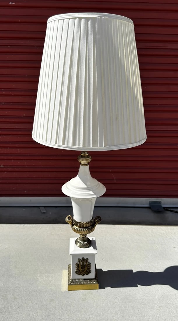 Vintage Westwood Industries White Porcelain/Brass Table Lamp - 11