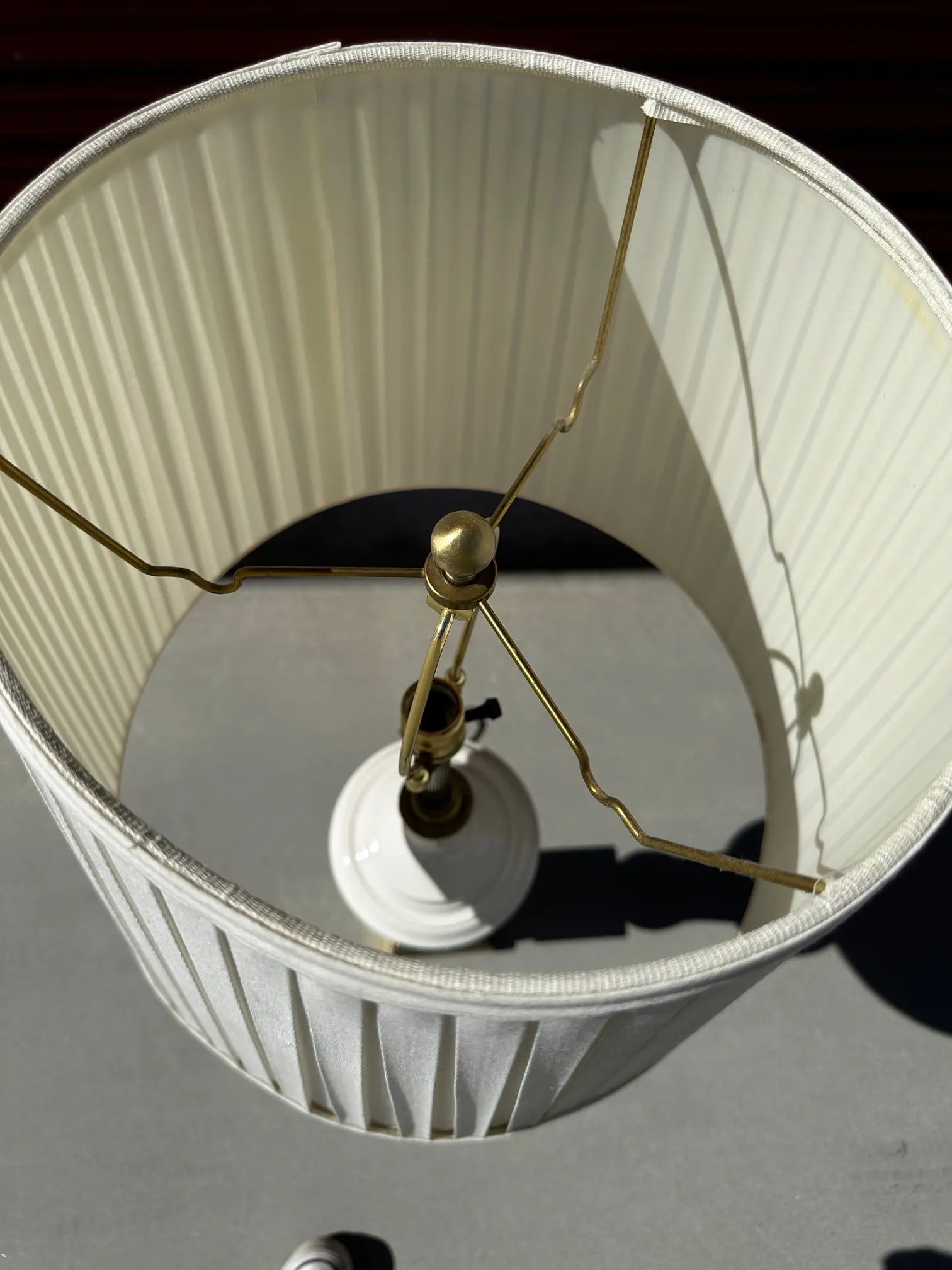 Vintage Westwood Industries White Porcelain/Brass Table Lamp - 6