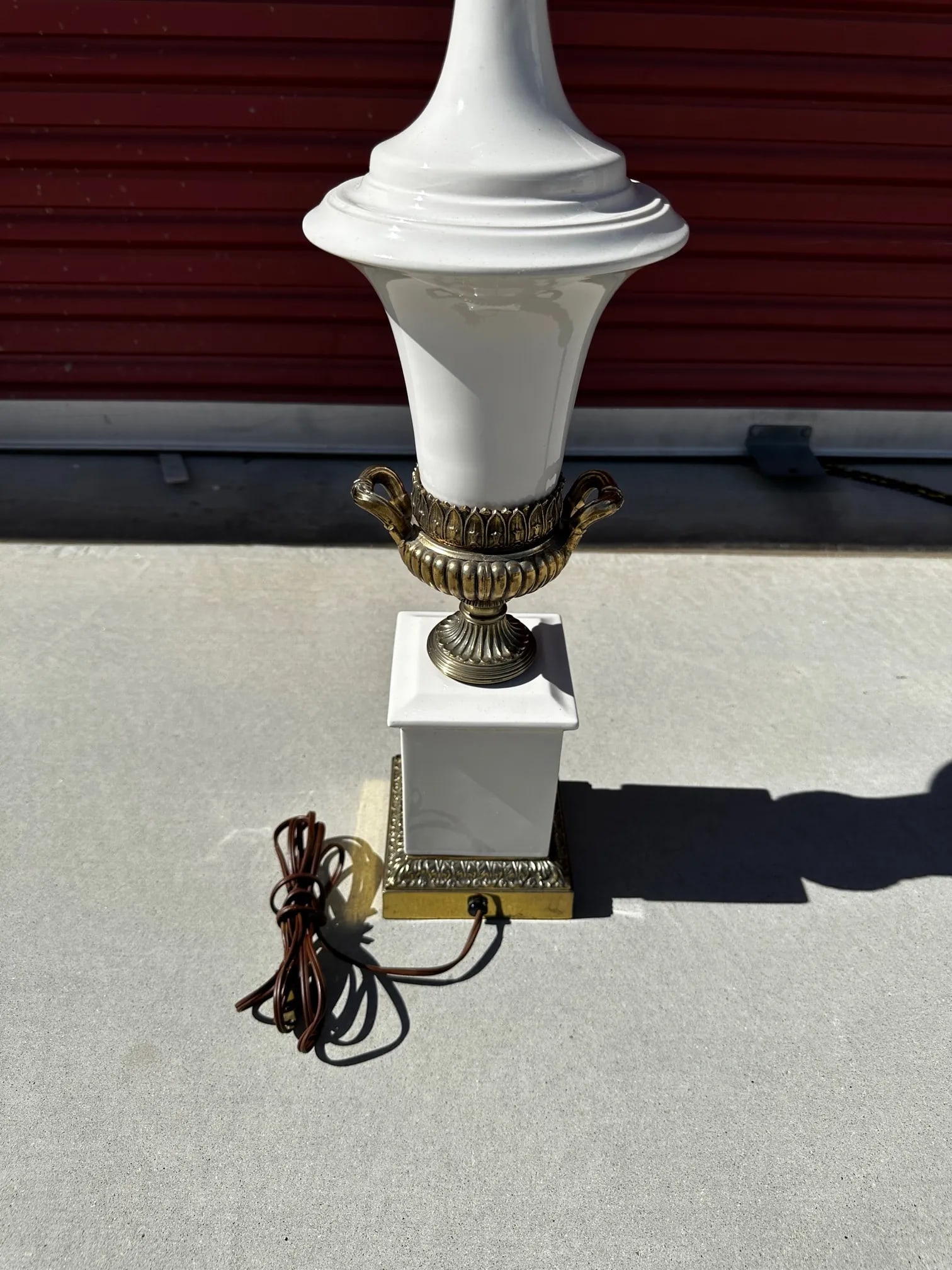 Vintage Westwood Industries White Porcelain/Brass Table Lamp - 7