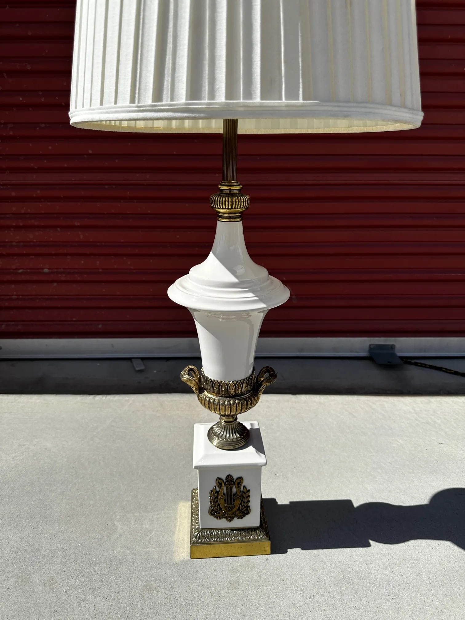 Vintage Westwood Industries White Porcelain/Brass Table Lamp - 8