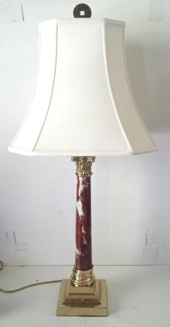 1980s Griotte Red Marble and Brass Corinthian Table Lamp With Lampshade - 2