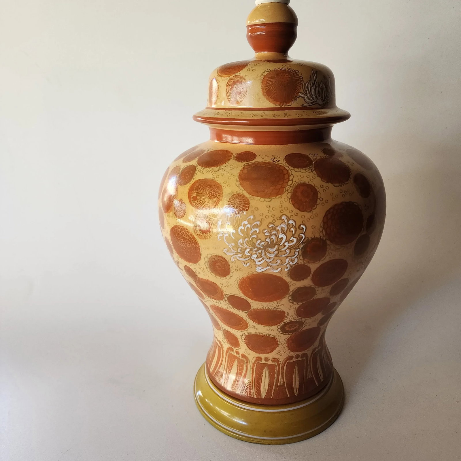Mid Century Fujita Kutani Chrysanthemum Lamp and Ball Finial - 2