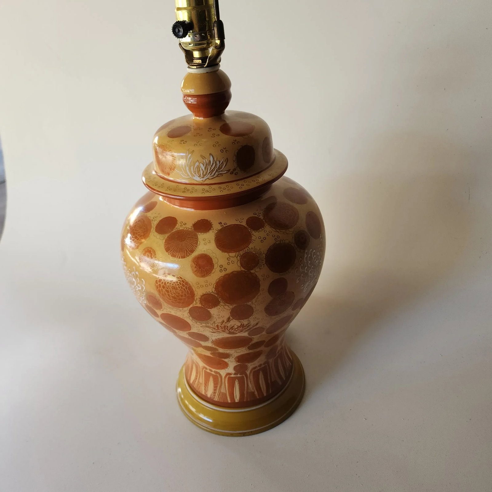 Mid Century Fujita Kutani Chrysanthemum Lamp and Ball Finial - 3
