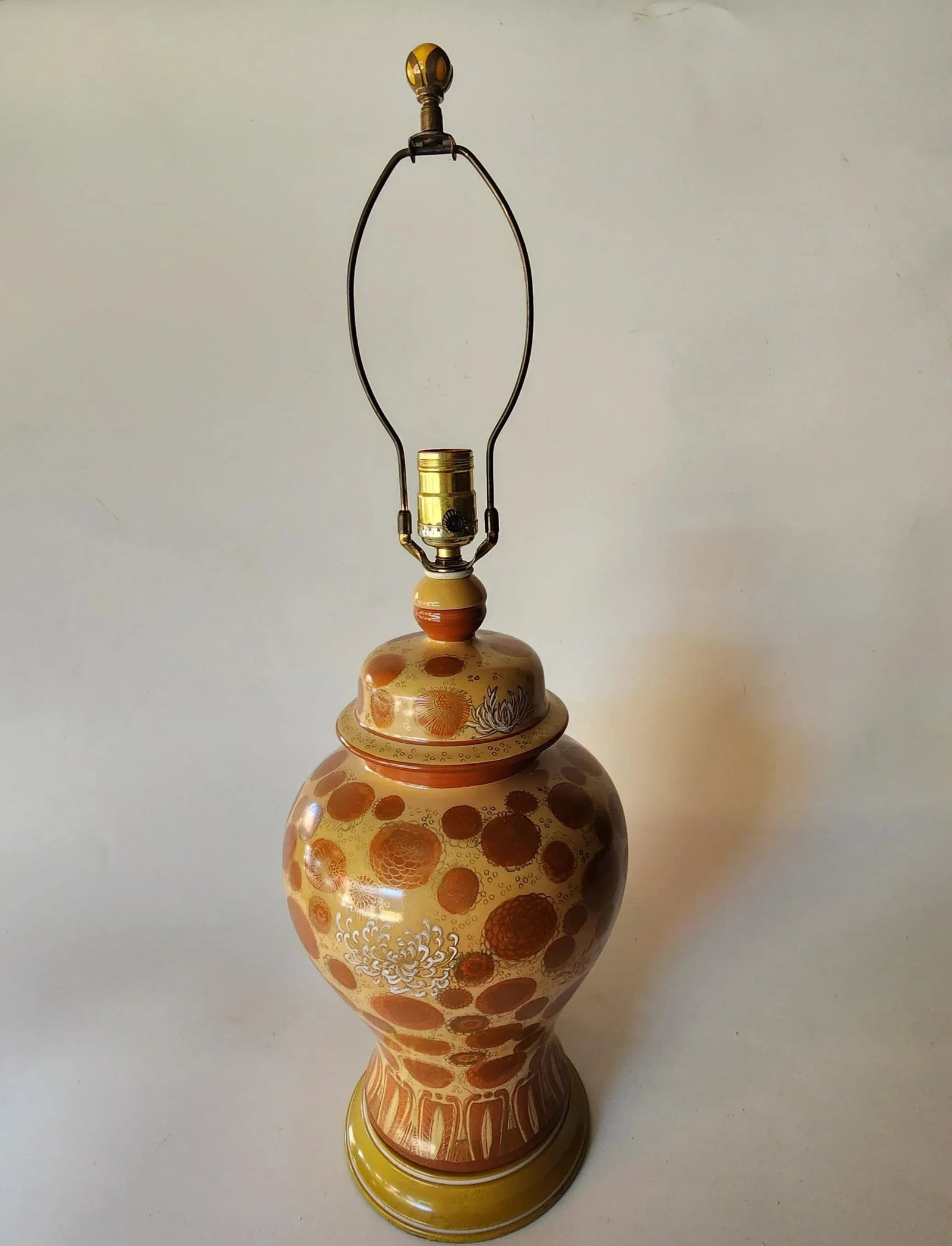 Mid Century Fujita Kutani Chrysanthemum Lamp and Ball Finial - 7