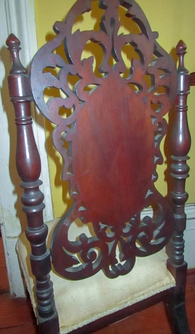 19th c. American Mahogany Rococo Revival Child's Chair with Tracery Back - 4