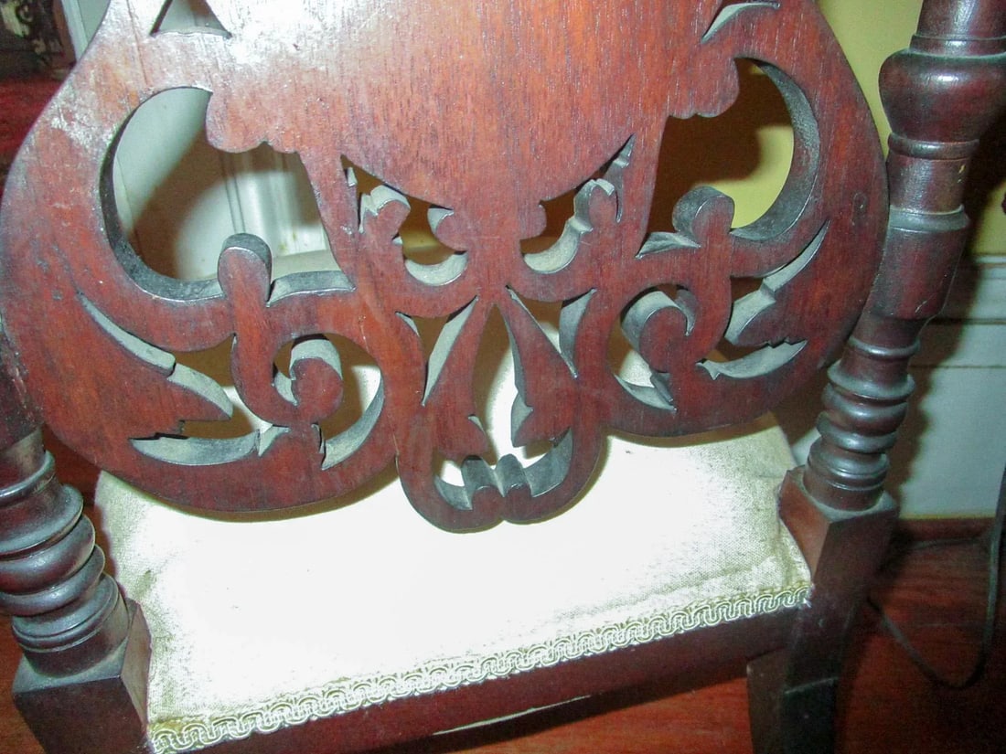 19th c. American Mahogany Rococo Revival Child's Chair with Tracery Back - 6