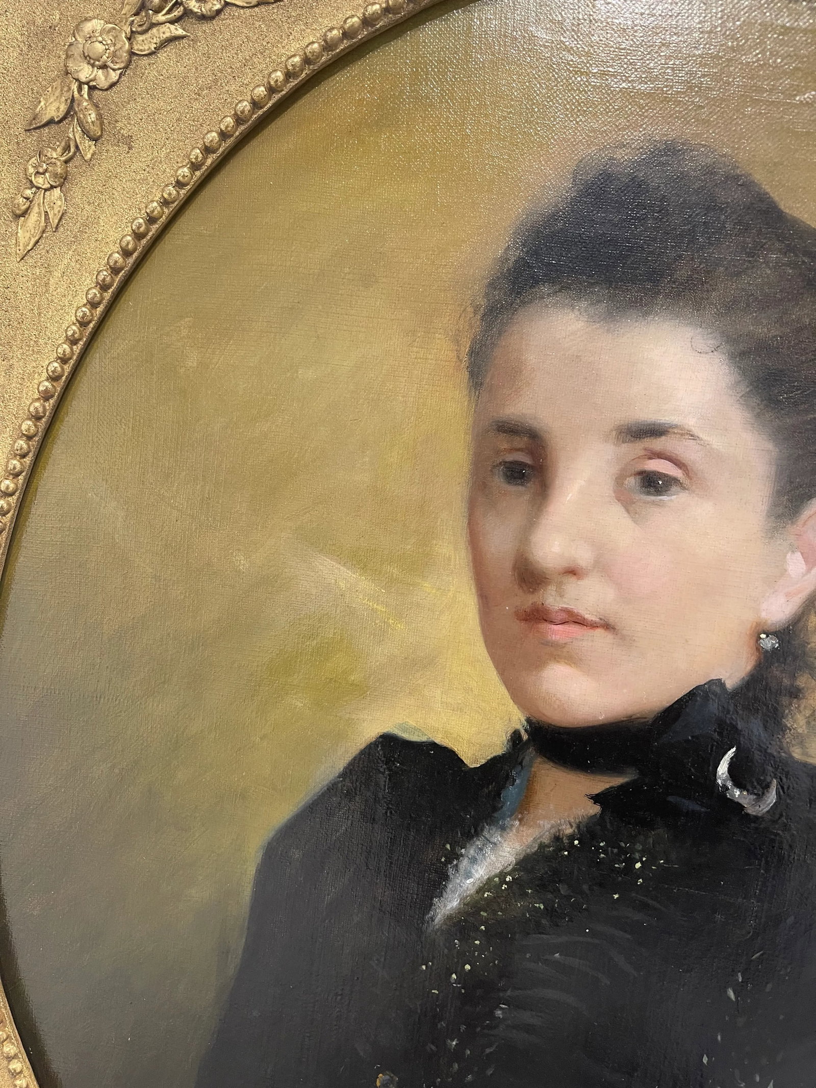 19th Century Medallion Portrait Oil Painting of a Woman on Canvas, Framed - 7