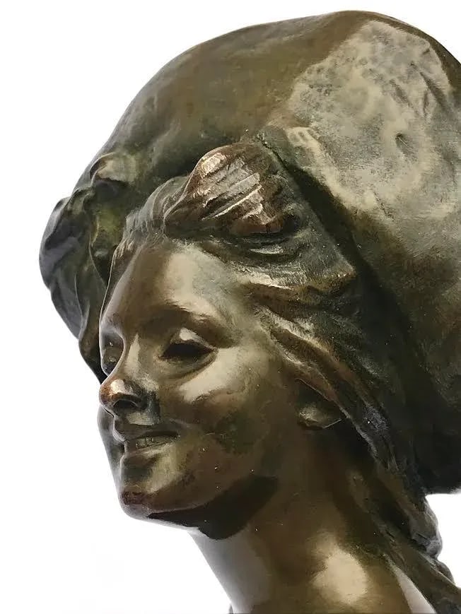 Antique French Art Nouveau Bronze Portrait of a Woman in a Hat by Georges Van Der Straiten - 7