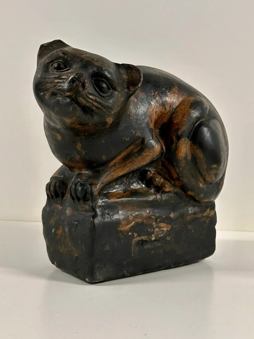 Mystical Creature of the Ancient Cat in Clay, China 1880 - 2