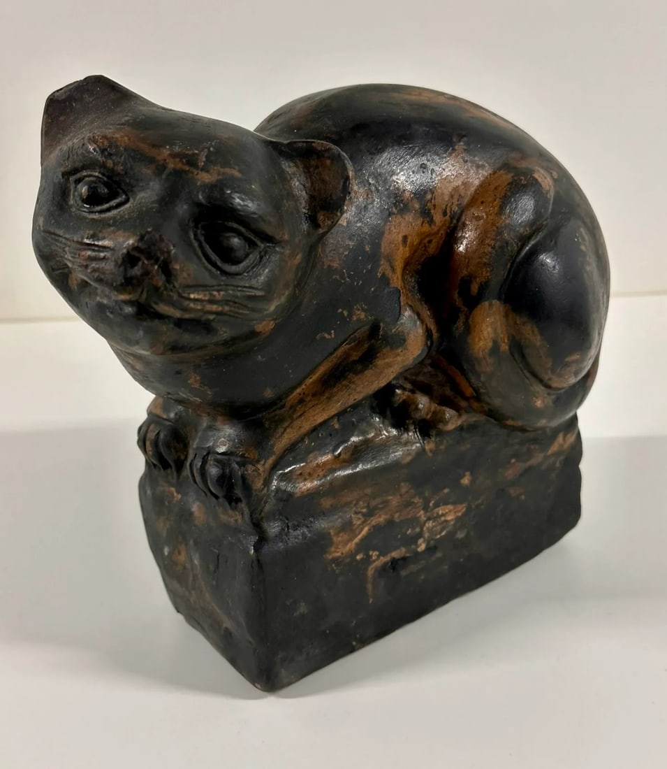 Mystical Creature of the Ancient Cat in Clay, China 1880 - 5
