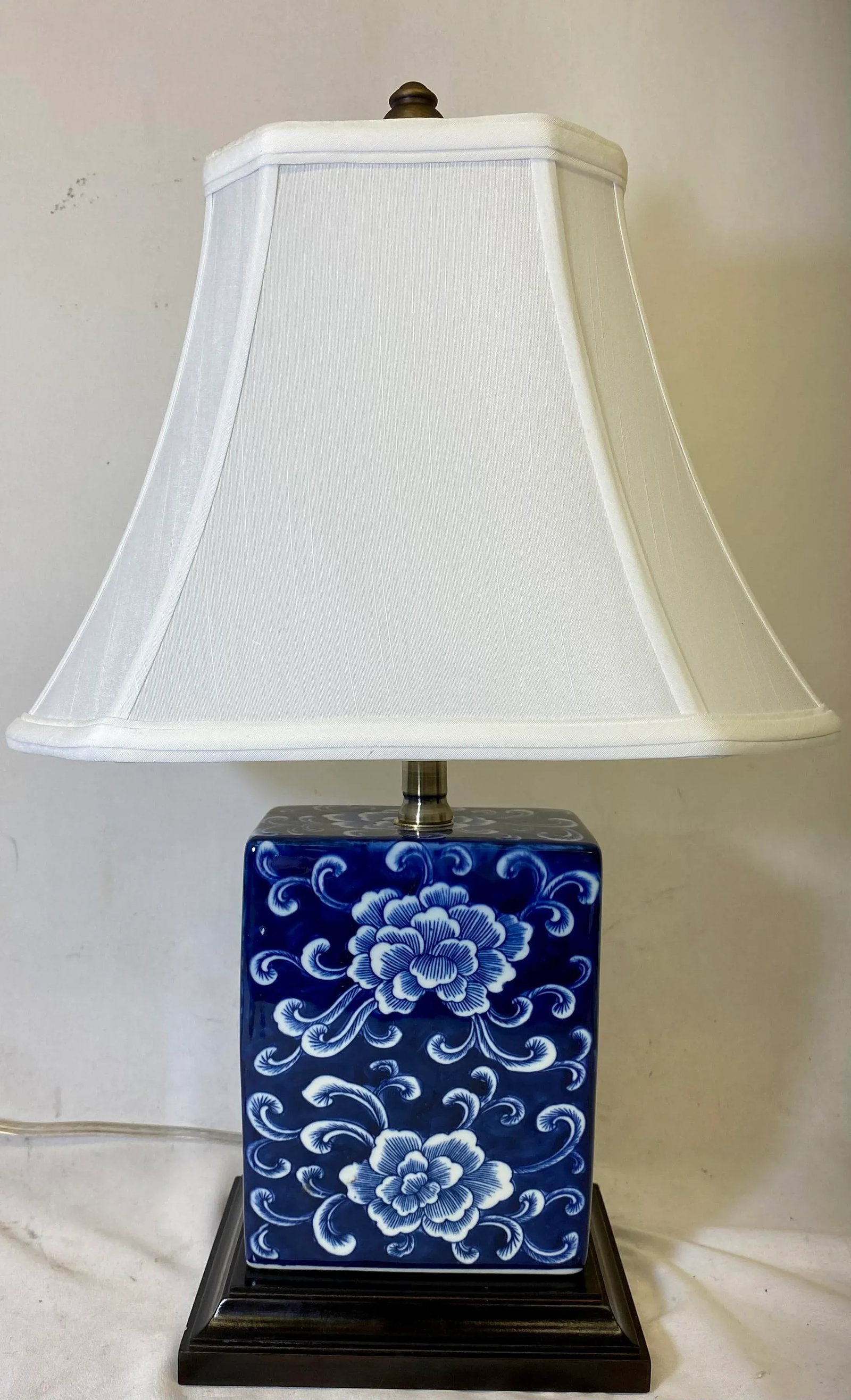 Blue and White Porcelain Box Table Lamp With a Delicate Peony Floral Pattern on a Wooden Base and Wh - 3