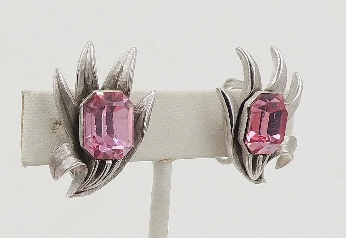 Vintage 1960s Signed Crown Trifari Faux-Pink Peridot Rhinestone Clip Earrings - 2 Pieces - 5