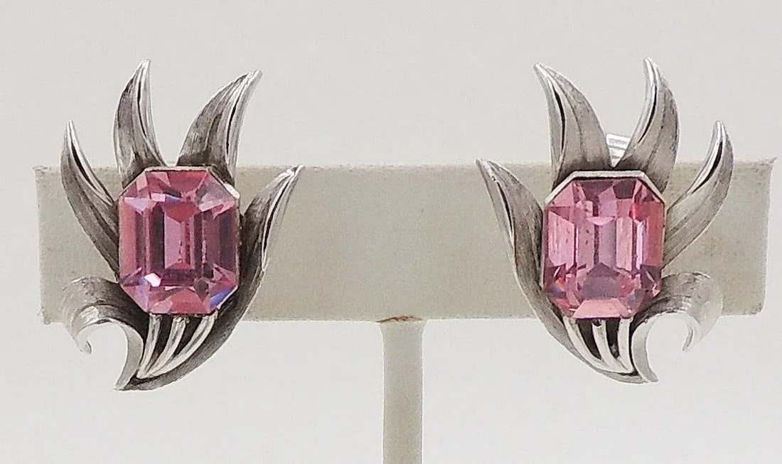Vintage 1960s Signed Crown Trifari Faux-Pink Peridot Rhinestone Clip Earrings - 2 Pieces - 8