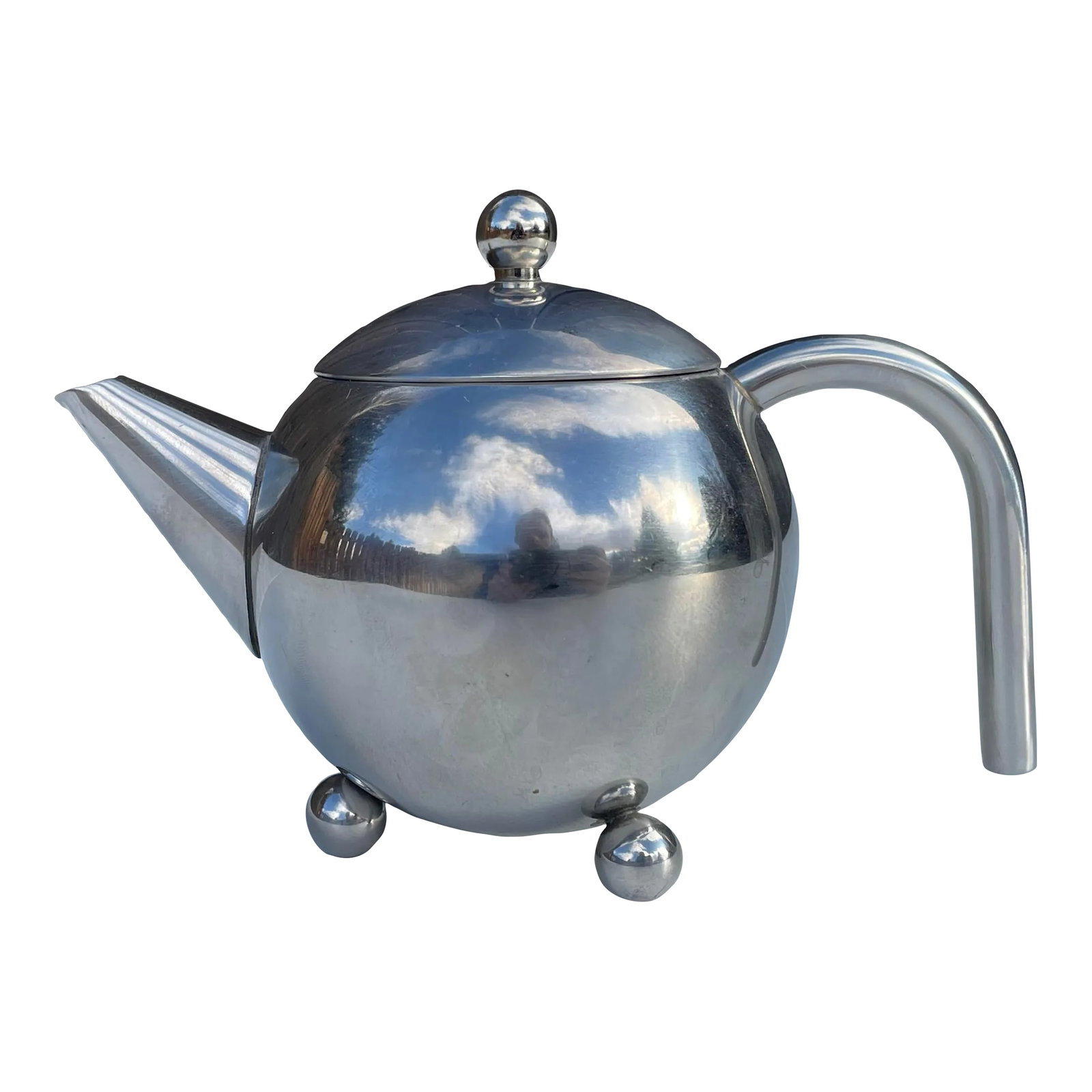 Art Deco Style Chrome Round Tea Pot: Fantastic real Art Deco style tea pot. Round ball shape with tripod small ball feet. Made in chrome, a deco favorite. Removable lid and removable basket for steeping loose leaf tea. A rare find. Condi