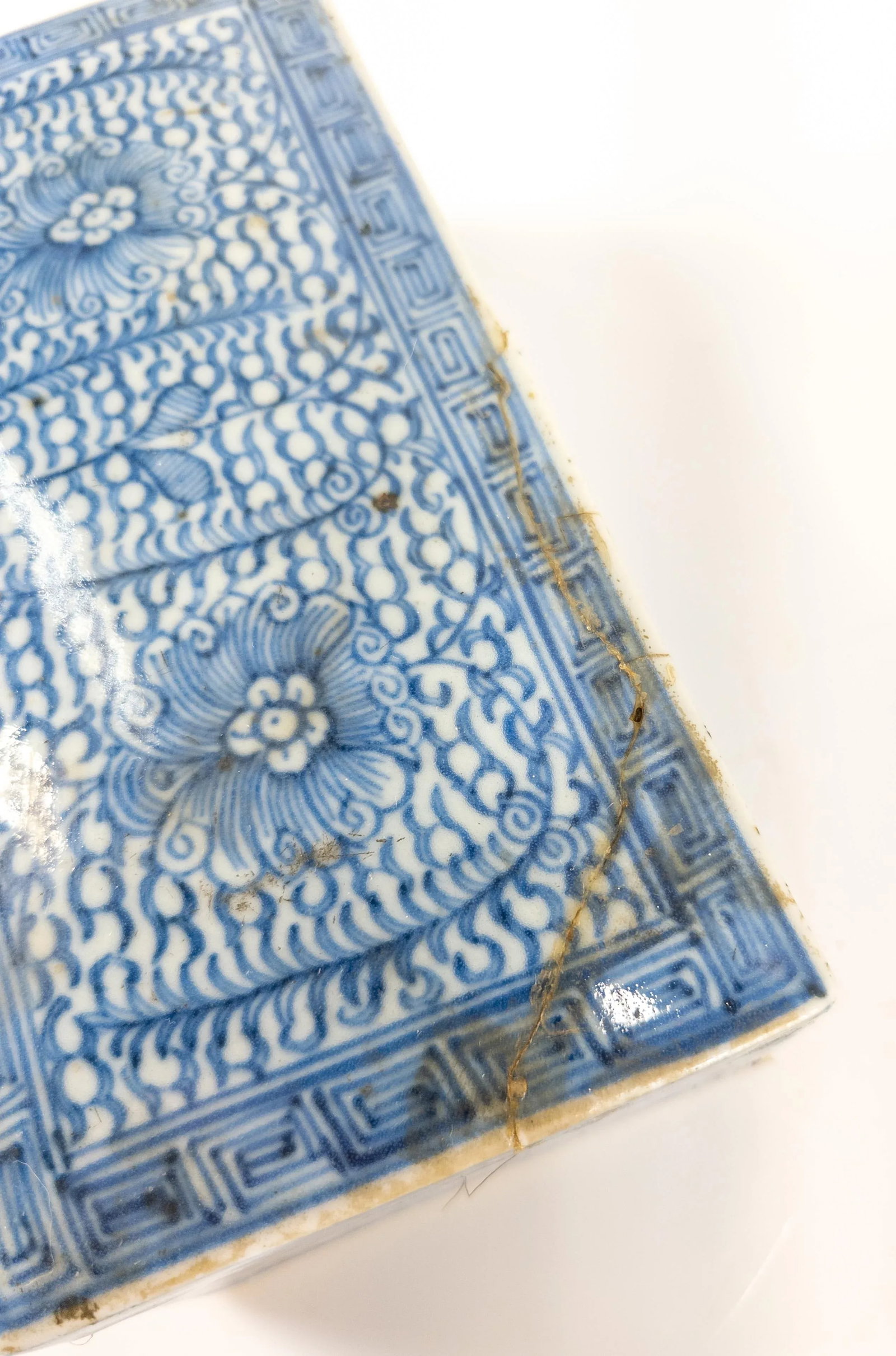 19th Century Chinese Chinoiserie Blue and White Covered Box With Repair - 4