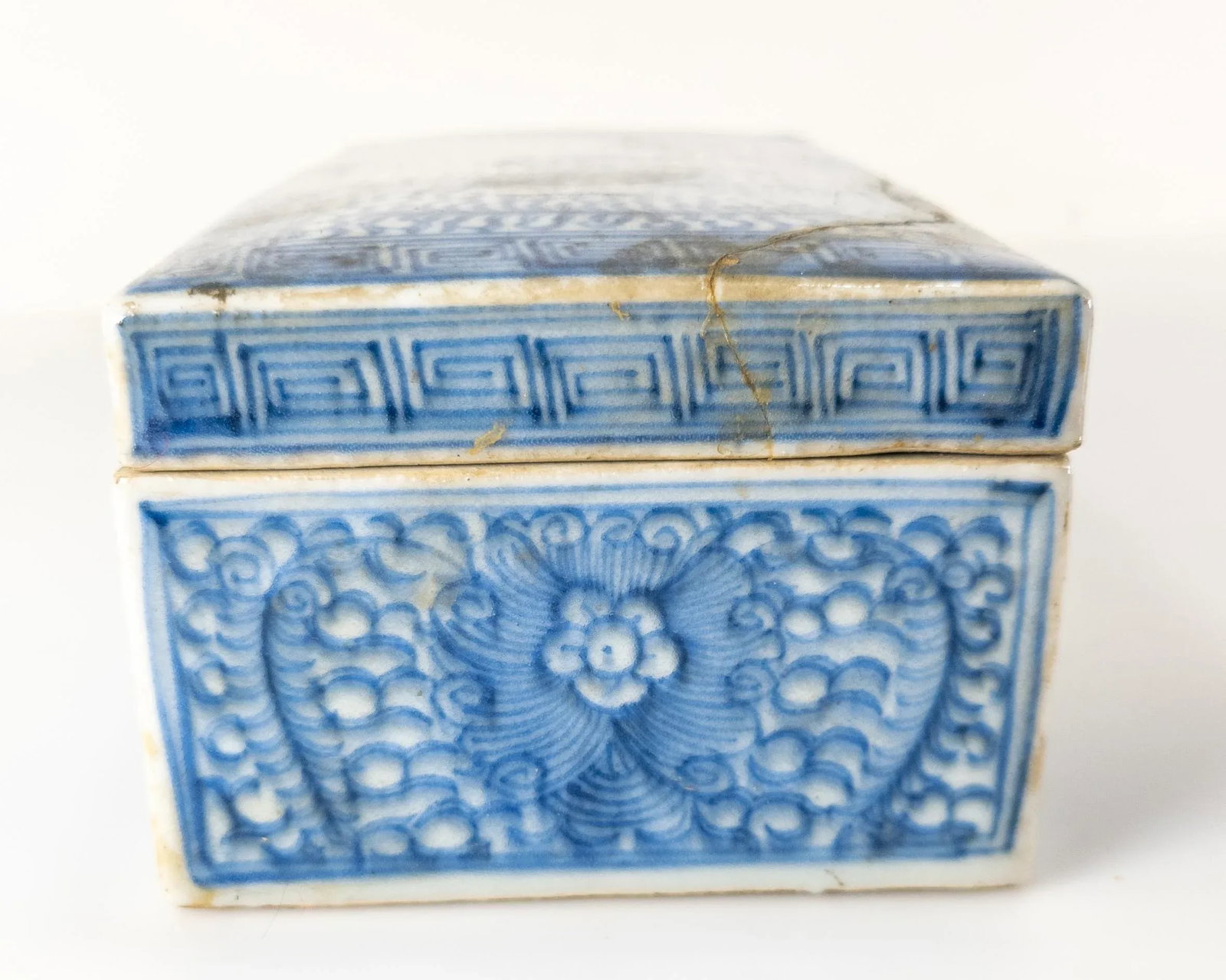 19th Century Chinese Chinoiserie Blue and White Covered Box With Repair - 6