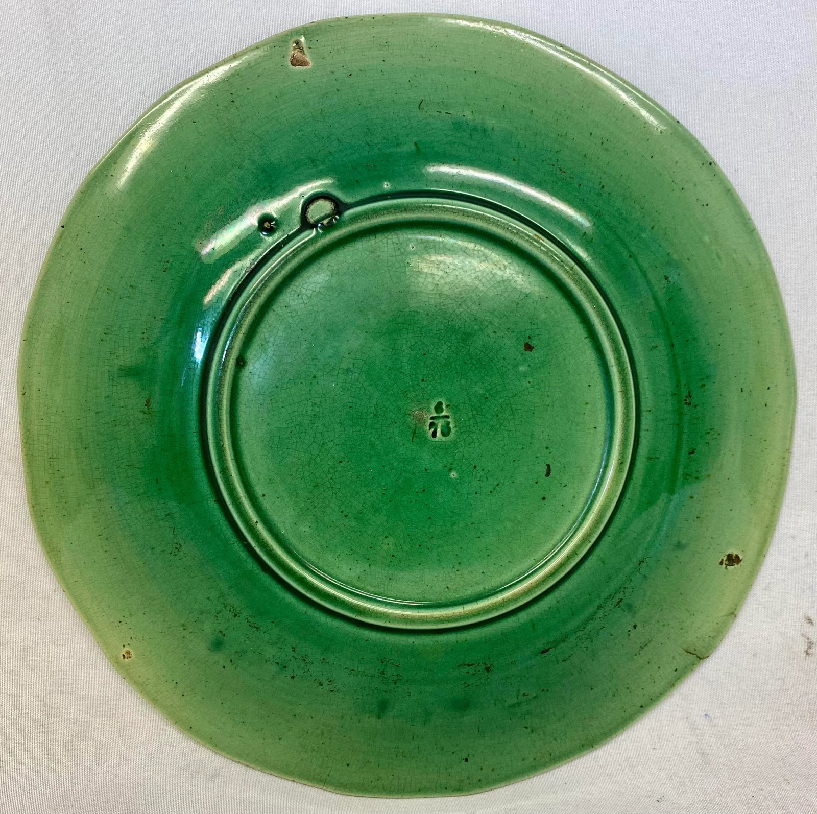 Antique Green Majolica Plate Decorated With Leaves and Berries From England - Circa 19th Century - 7