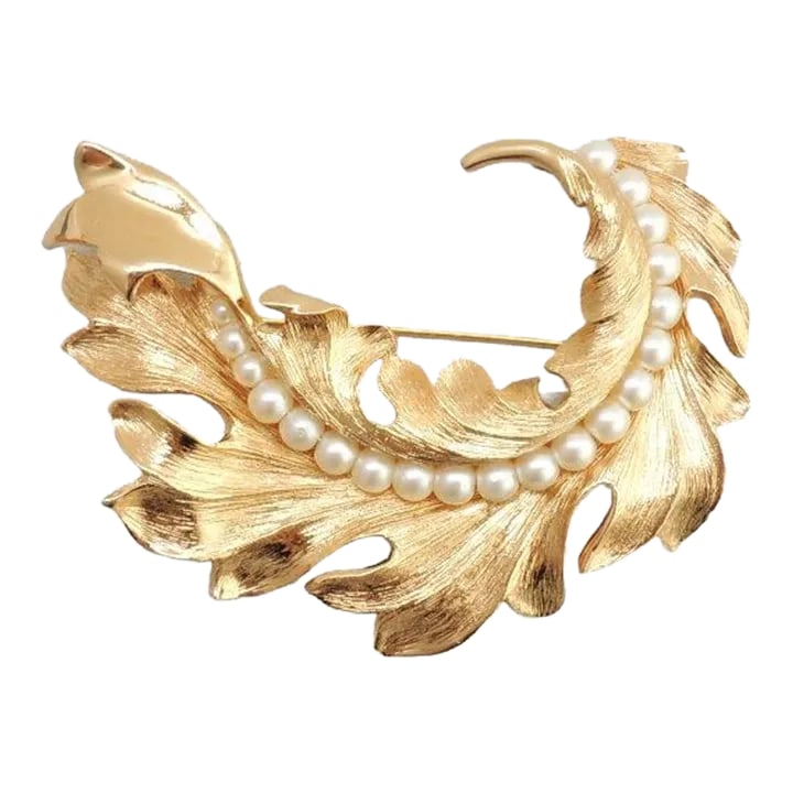 Vintage 1960s Signed Napier Faux-Pearl Leaf Brooch: This is part of Chairish's Costume Jewelry assortment. 1960s goldtone 3d leaf with line of faux-pearls down the center brooch with security clasp. Marked "Napier." 2 1/4 inches long by 3 inches wide.
