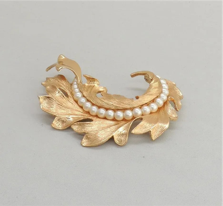 Vintage 1960s Signed Napier Faux-Pearl Leaf Brooch - 3