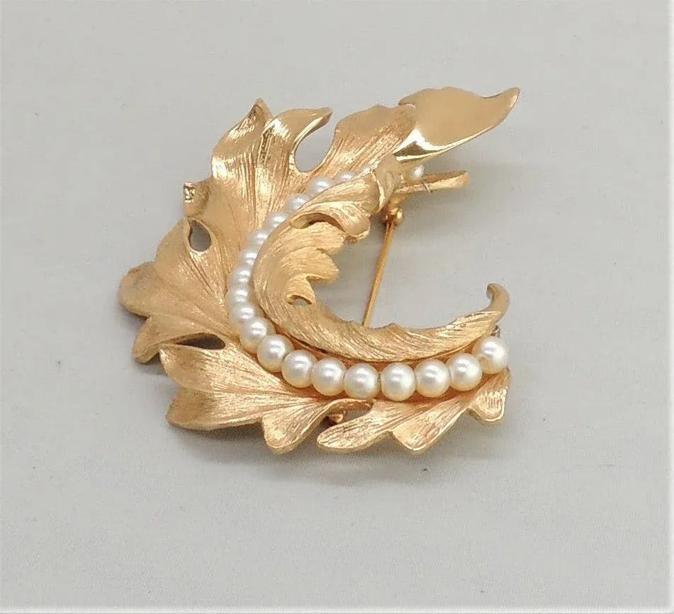 Vintage 1960s Signed Napier Faux-Pearl Leaf Brooch - 8