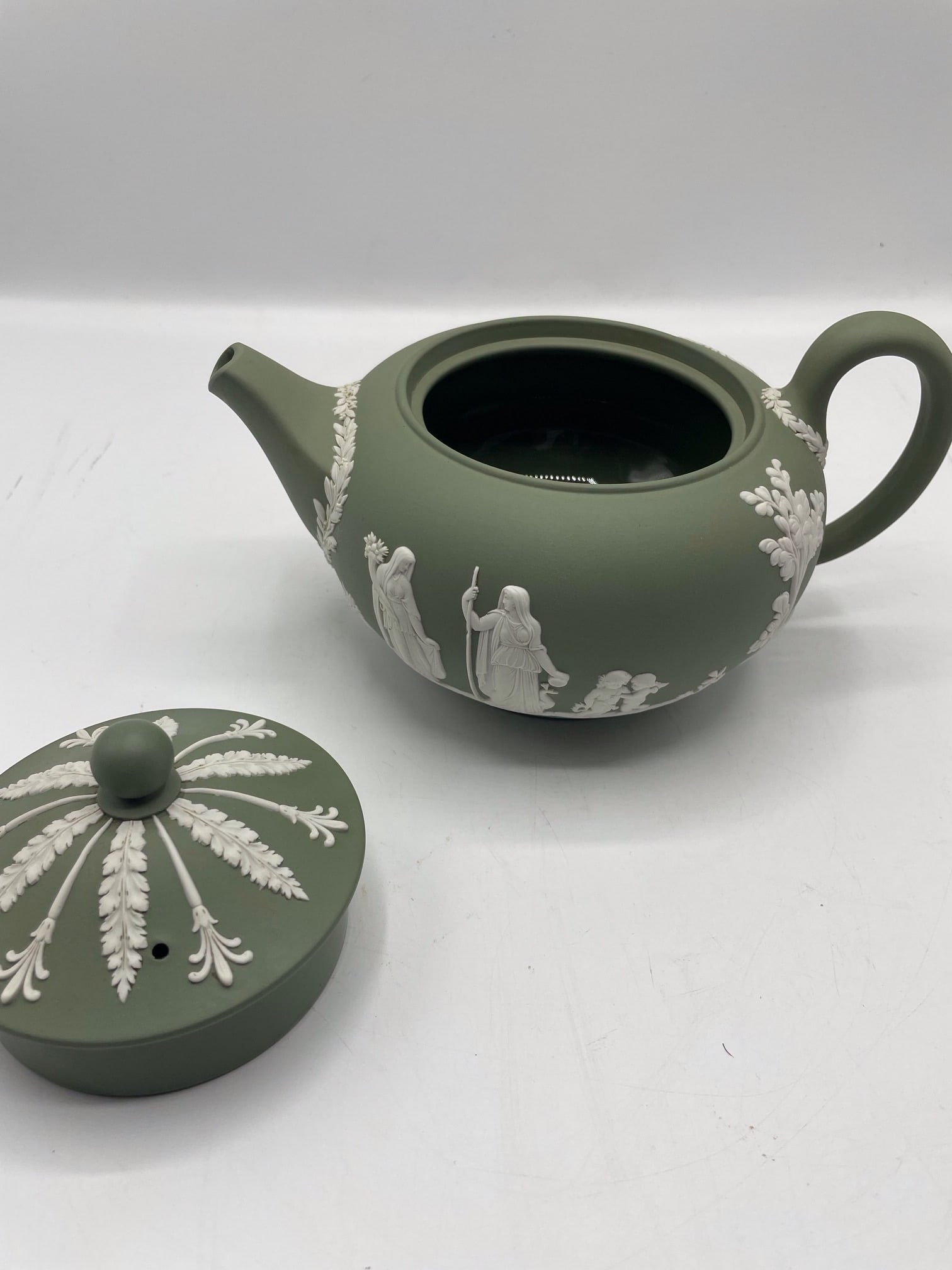 Vintage Wedgwood Sage Green Jasperware Teapot 1955 Glazed Interior Mint Interior - 11