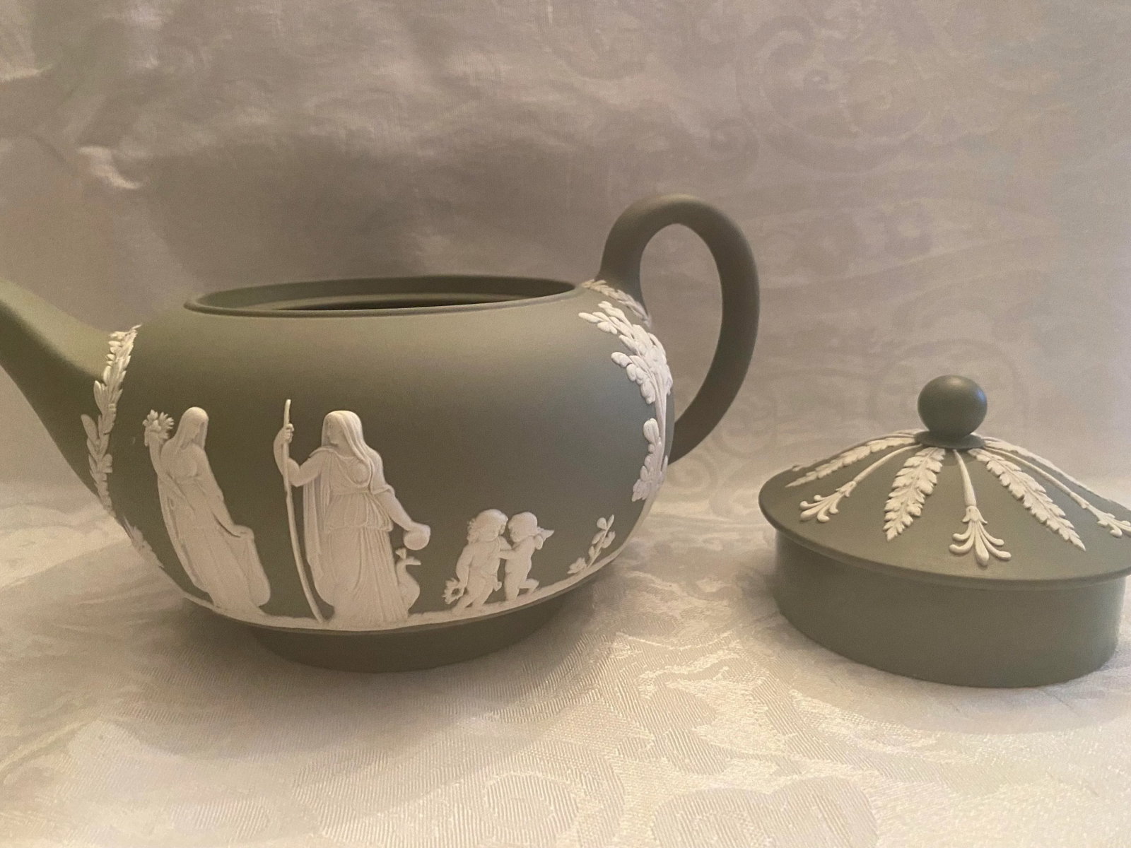 Vintage Wedgwood Sage Green Jasperware Teapot 1955 Glazed Interior Mint Interior - 7