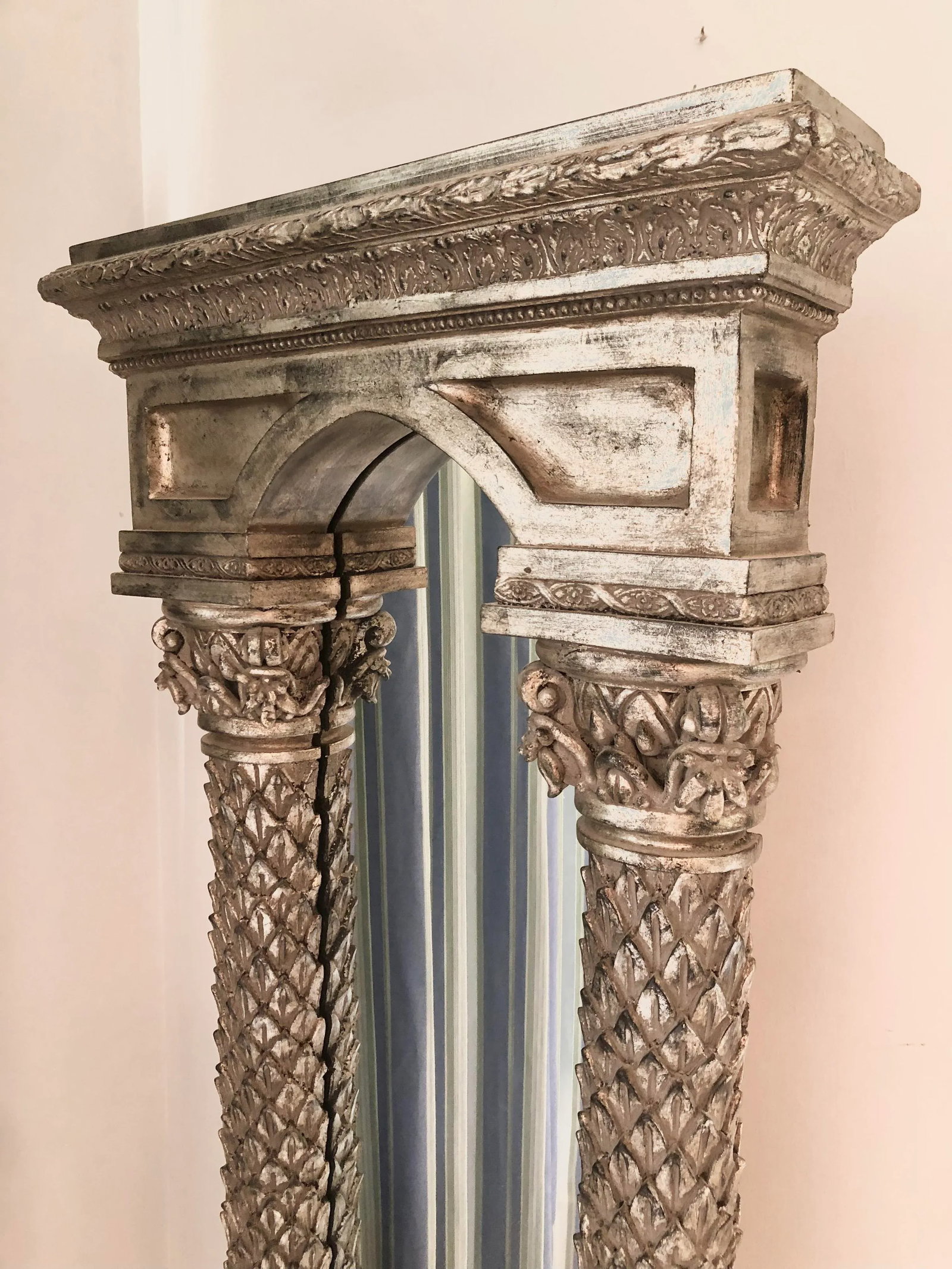 Late 20th Century Vintage Regency Carved Palm Pier Mirror - 4