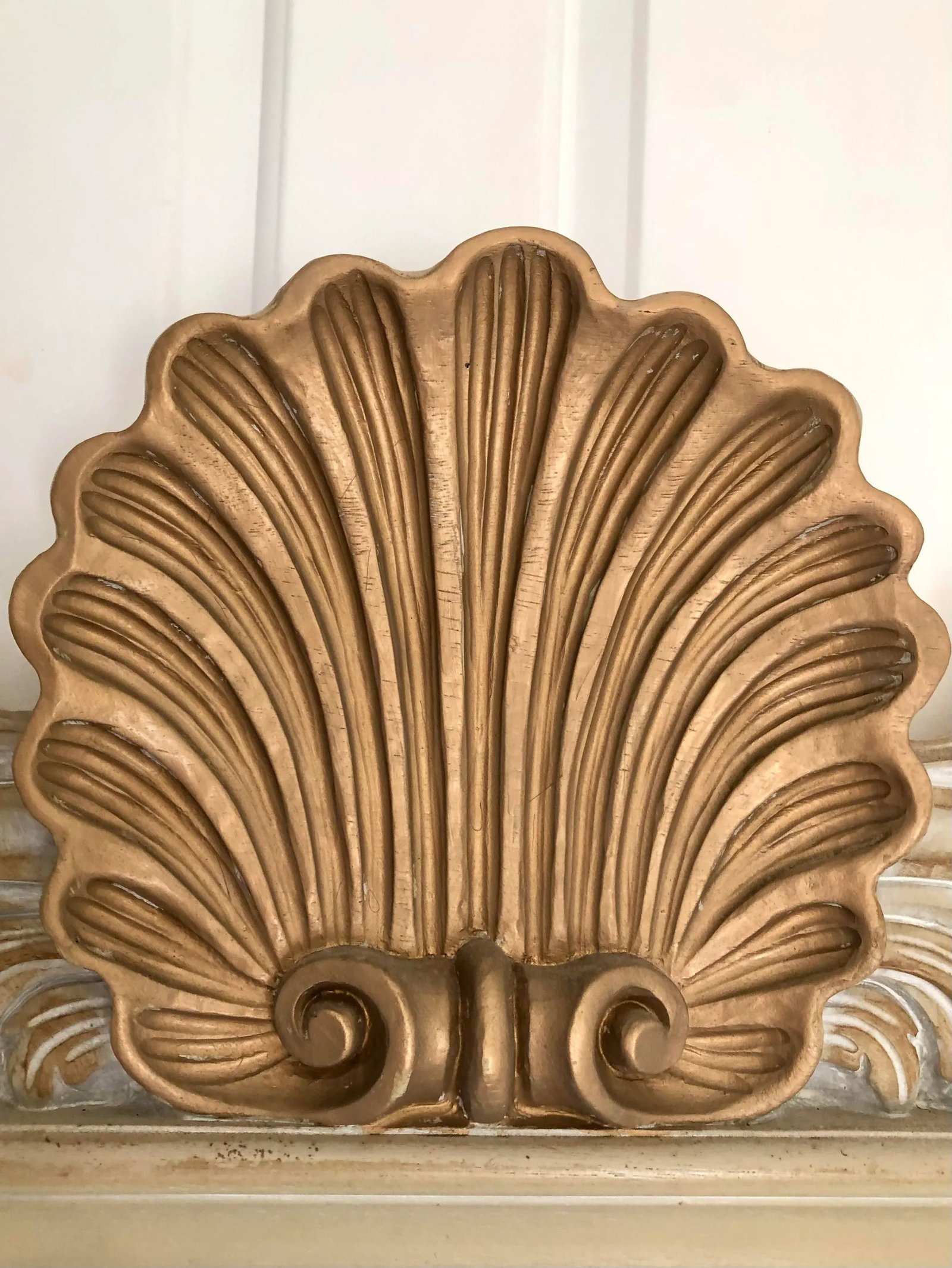 Vintage Hollywood Regency Shell Motif Wall Mirror - 11