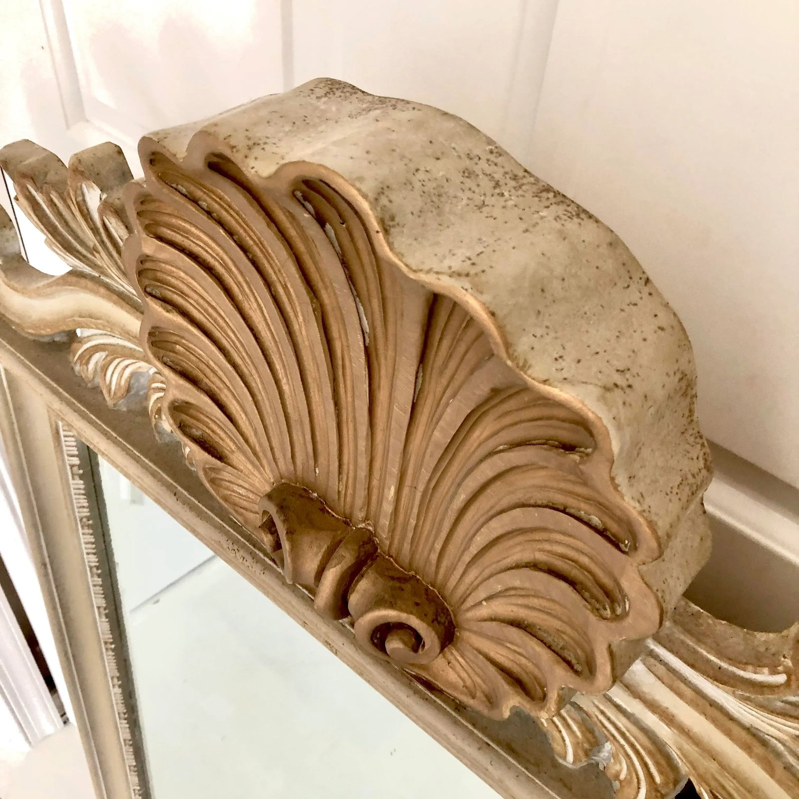 Vintage Hollywood Regency Shell Motif Wall Mirror - 5