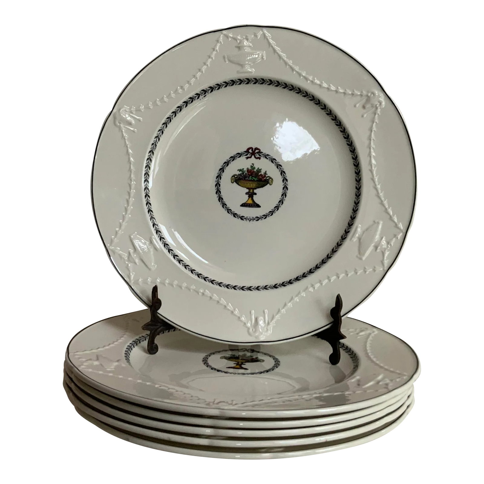 Rare Copeland Spode Neoclassical Dinner Plates, c.1900: An Exceptional Discovery from the Edwardian Era Presenting an extraordinary find for the discerning collector-a set of Copeland Spode dinner plates showcasing the refined elegance of neoclassical