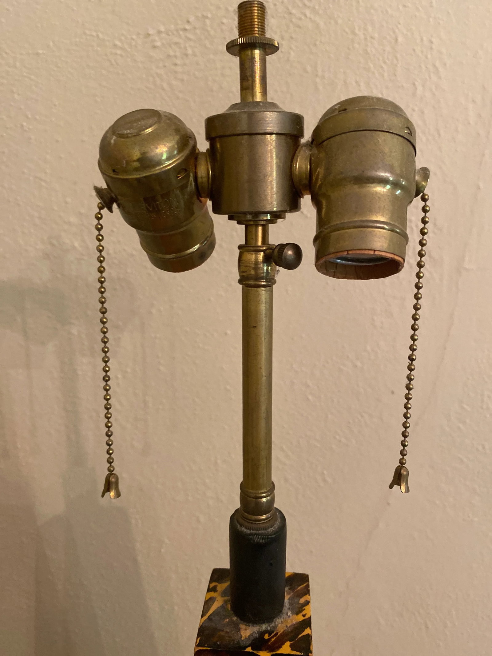 Faux Tortoise Obelisk Lamp, Circa Late 20th Century - 5