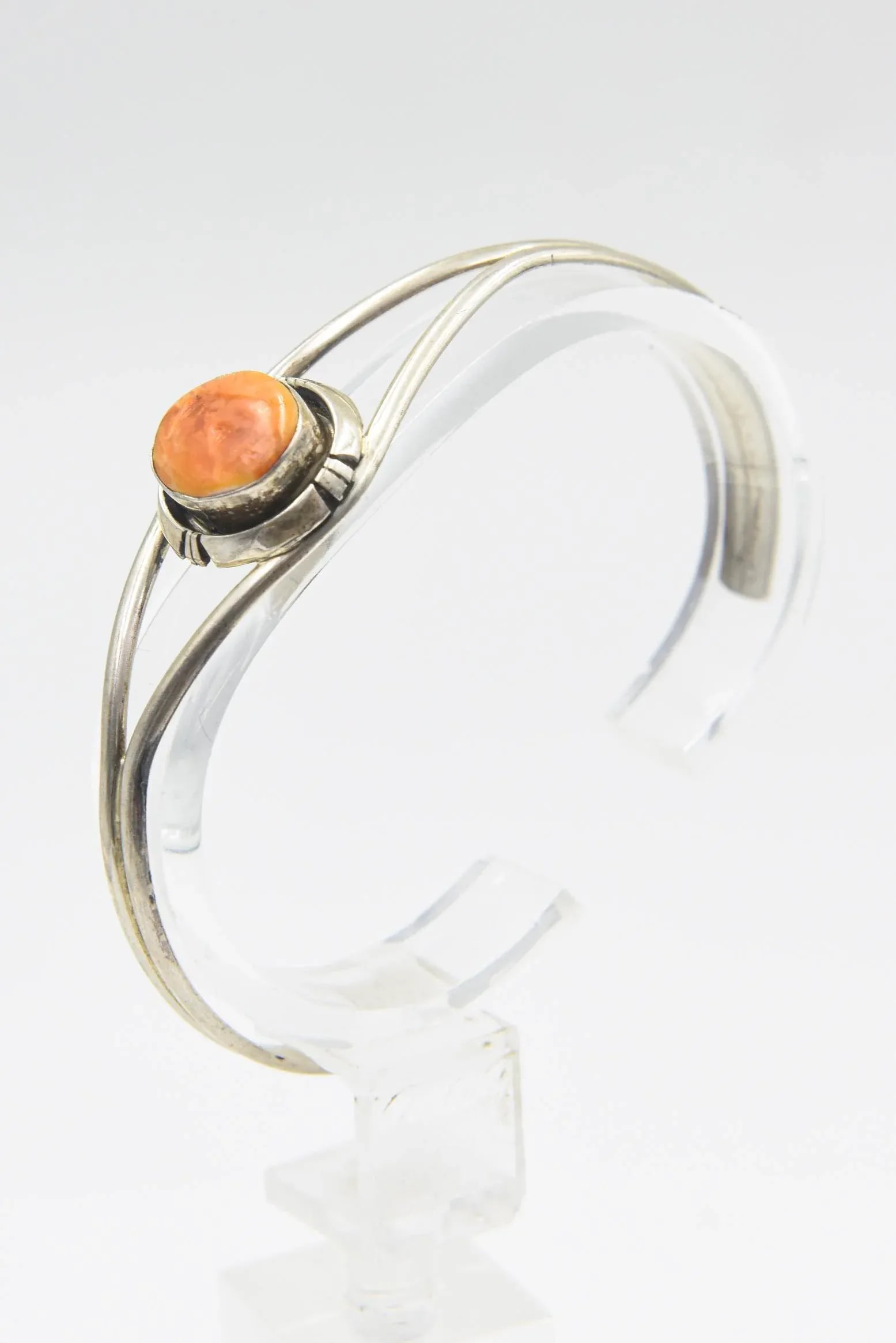 Late 20th Century Southwestern Native American Spiny Oyster Sterling Silver Cuff Bracelet - 10