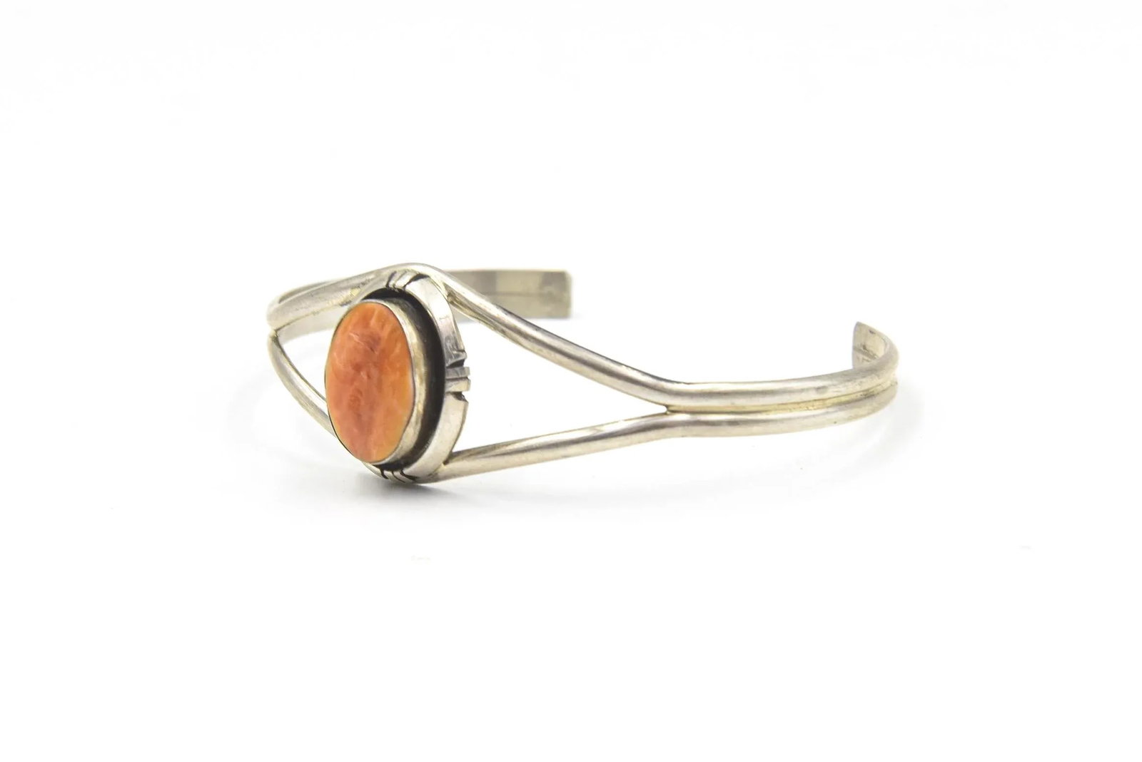 Late 20th Century Southwestern Native American Spiny Oyster Sterling Silver Cuff Bracelet - 3