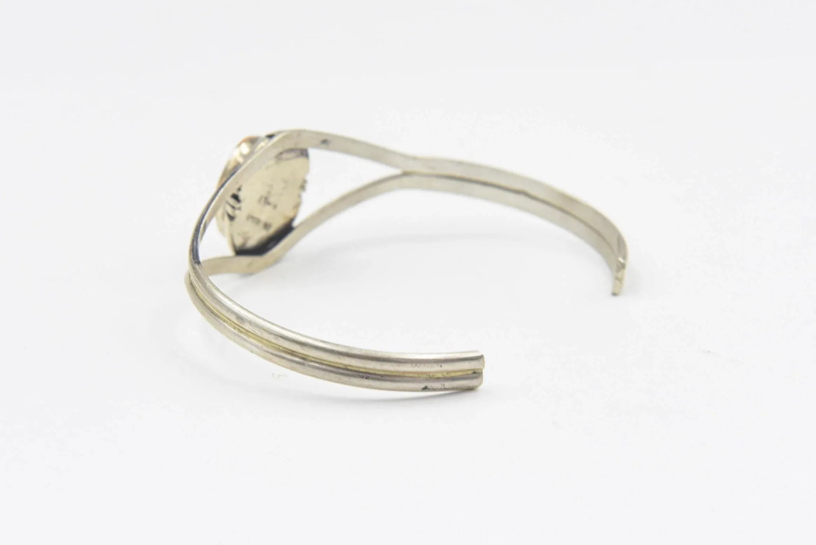 Late 20th Century Southwestern Native American Spiny Oyster Sterling Silver Cuff Bracelet - 5