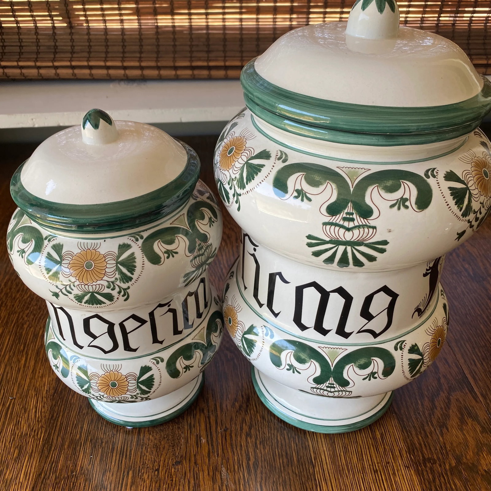 Set of Two 1900s European Apothecary Jars - 4