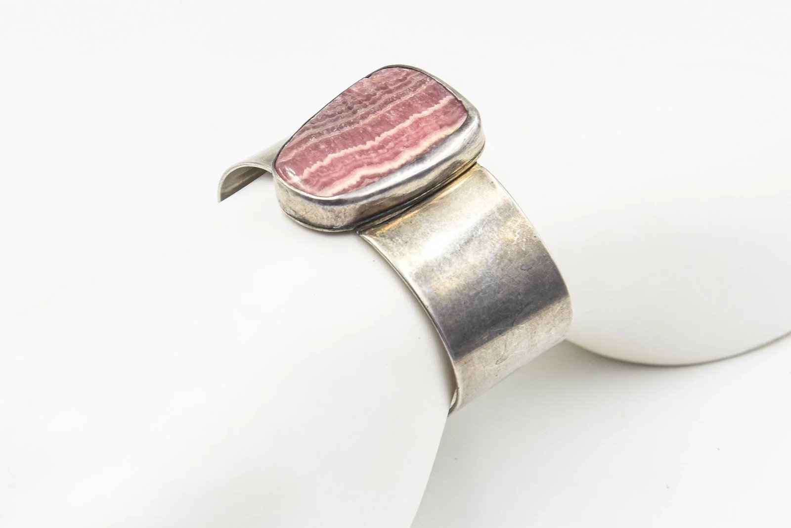 Late 20th Century Native American Sterling Silver and Rhodochrosite Cuff Bracelet - 2