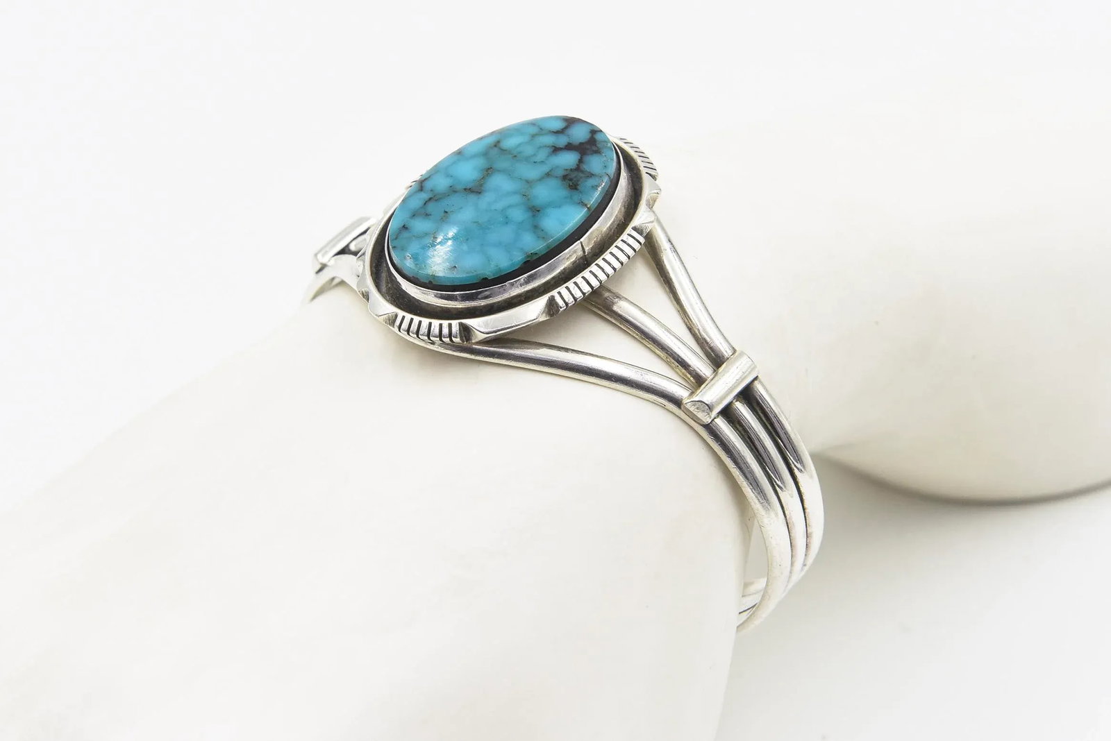 Late 20th Century Southwest Native American Turquoise Sterling Silver Cuff Bracelet - 2