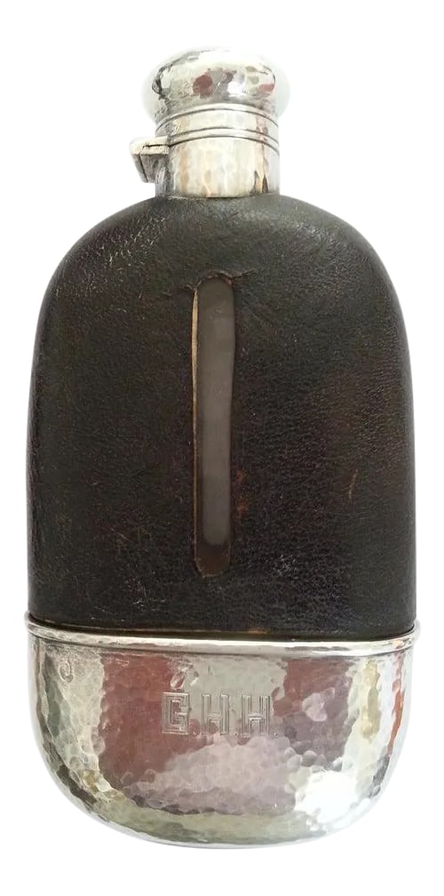 1920s Art Deco Flask: This stylish English Art Deco hip flask is the perfect piece for your jaunts in the woods, lakeside or the ski slopes. The piece was created in Birmingham England and it dates to the 1920s-1930s and