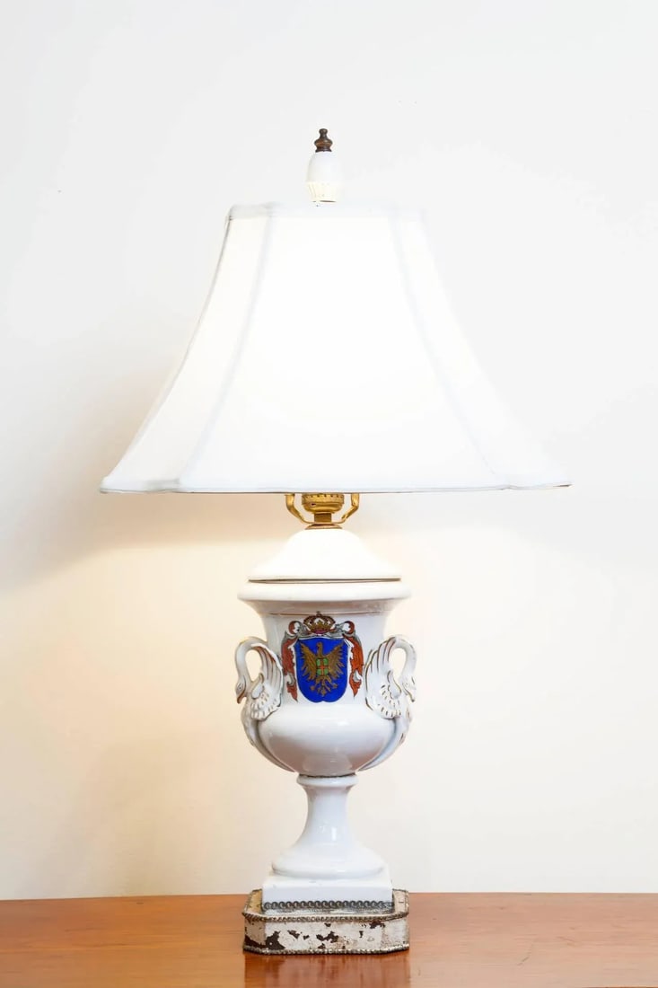 Pair of Old Paris Armorial Urn Lamps, 19th Century France - 2