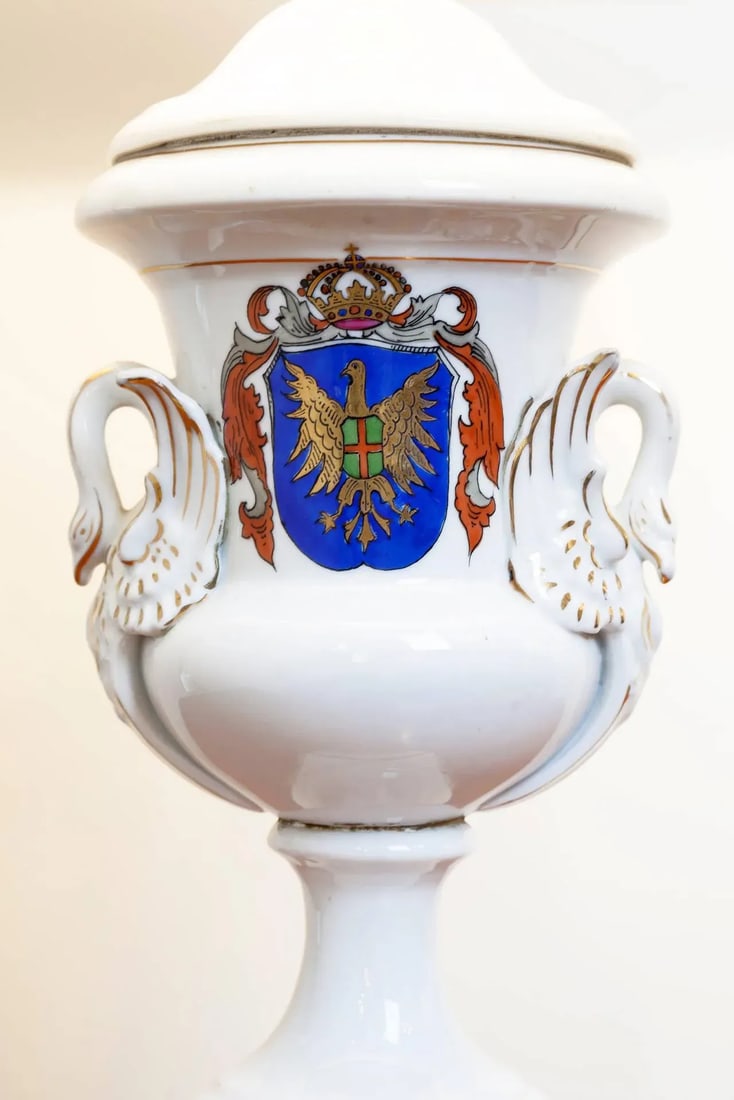 Pair of Old Paris Armorial Urn Lamps, 19th Century France - 3