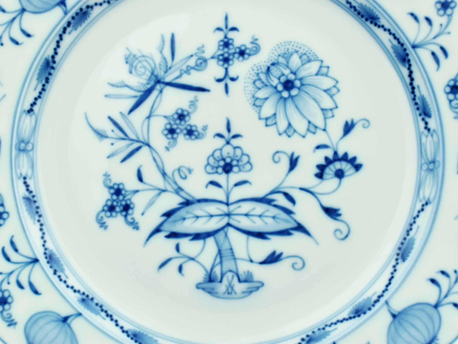 Antique Meissen Blue Onion Hand-Painted Porcelain Lunch Plate - 2