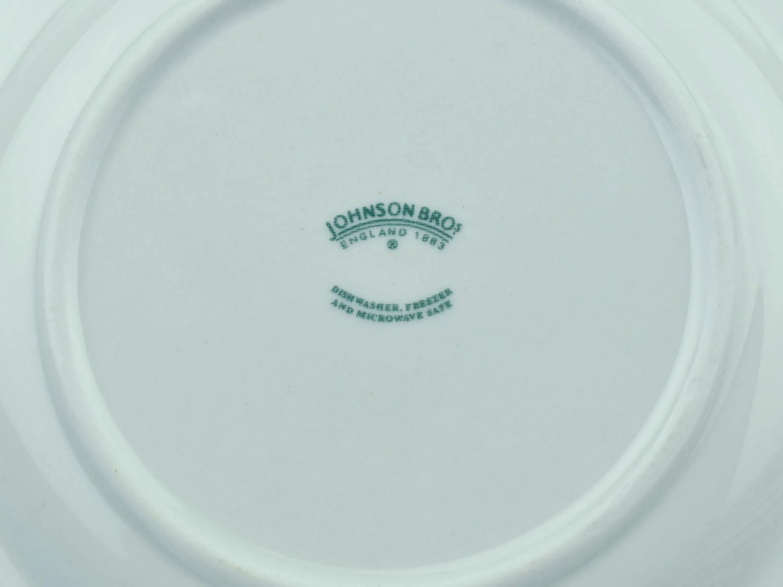 Late 20th Century Blue Willow Design Serving Salad Plates by Johnson Brothers- Set of 8 - 4
